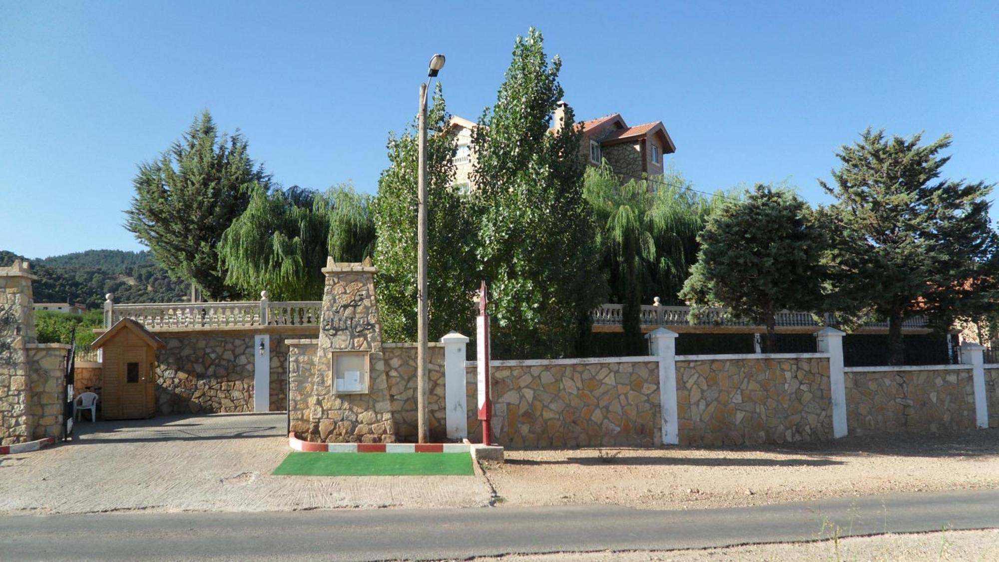 מלון אזרו Le Palais Des Cerisiers מראה חיצוני תמונה