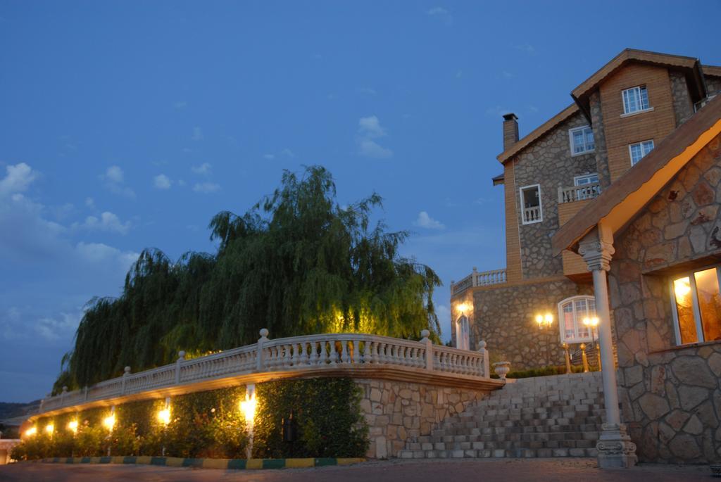 מלון אזרו Le Palais Des Cerisiers מראה חיצוני תמונה