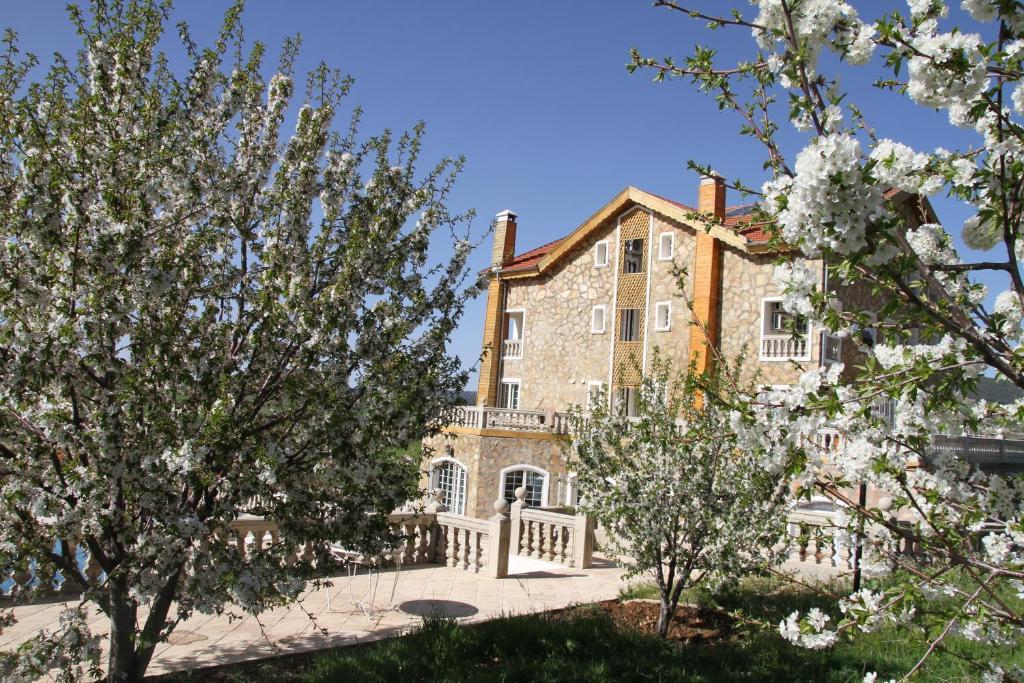מלון אזרו Le Palais Des Cerisiers מראה חיצוני תמונה